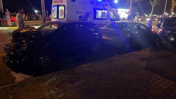Park halindeki araçlara çarptı: 1 yaralı