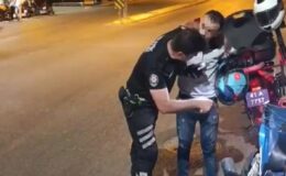 Polisten motosiklet sürücüsüne “sesli” ders