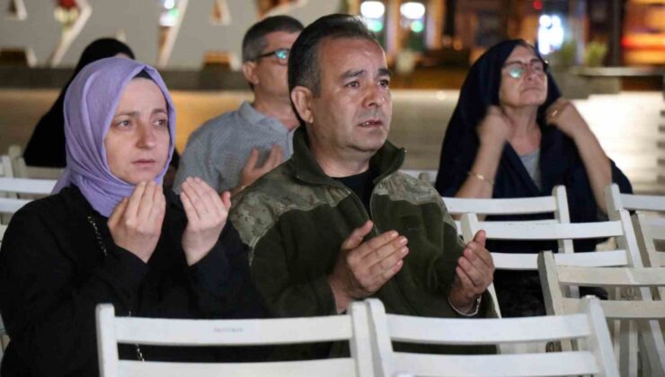 Saatler 03.02’de eller semaya açıldı