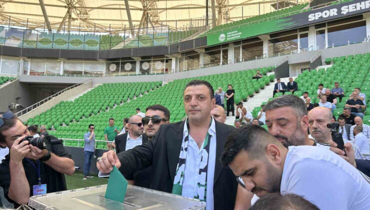 Sakaryaspor Kulüp Başkanı İn, görevinden istifa ettiğini duyurdu