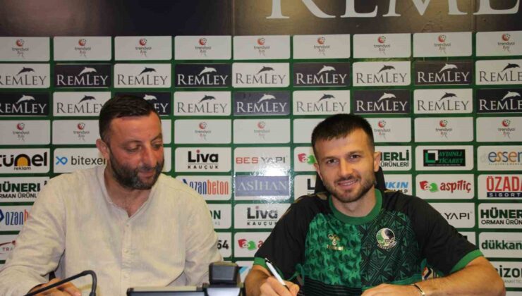 Sakaryaspor, Murat Cem Akpınar’ı yeniden kiraladı