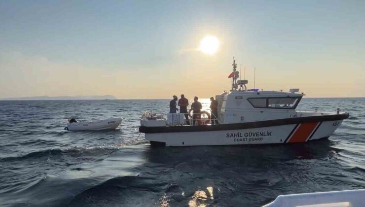 Saros Körfezi’nden Zürafa kayalıklarına sürüklenen tekneyi Sahil Güvenlik kurtardı