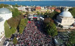 “Şehit Heniyye’den Son Çağrı” mitingi için binlerce kişi Ayasofya Meydanı’nda toplandı