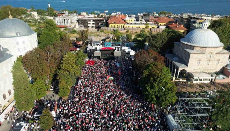 “Şehit Heniyye’den Son Çağrı” mitingi için binlerce kişi Ayasofya Meydanı’nda toplandı