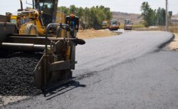 Söğüt’e bağlı köy yolları asfaltlama çalışmaları ile yenileniyor