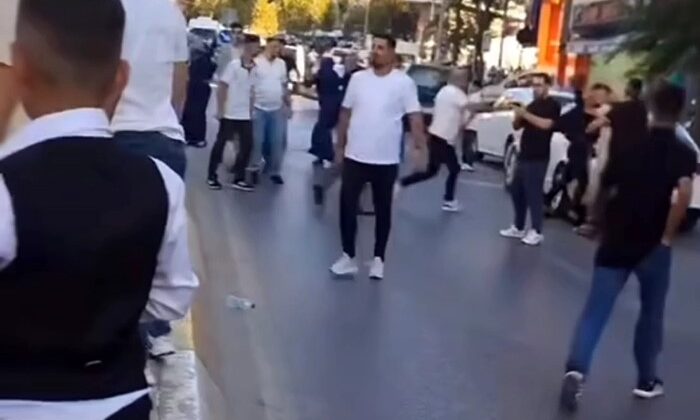Sultanbeyli’de düğün konvoyundaki iki grup arasındaki kavga kamerada