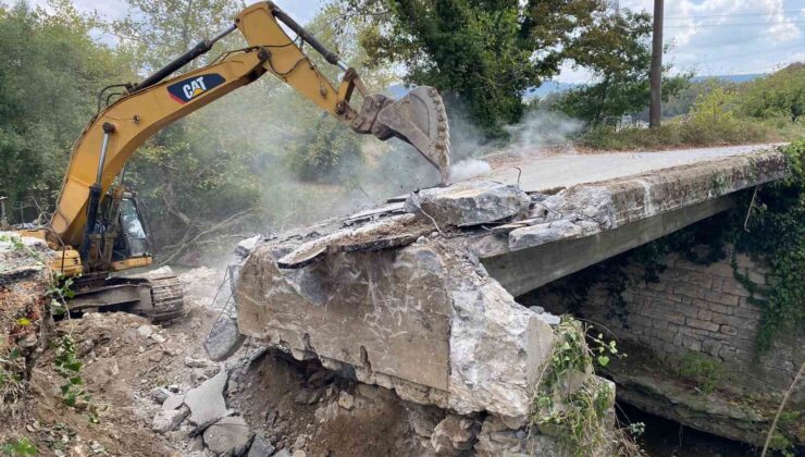 Tatarahmet Köprüsü yıkıldı, yenisi yapılıyor