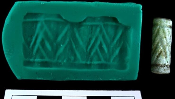 Tavşanlı’daki höyük kazısında ortaya çıkartılan 4 bin yıl öncesine ait silindir şeklinde mühür