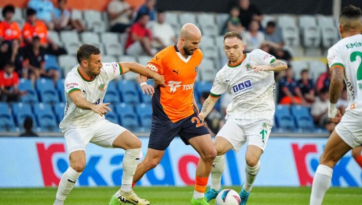 Trendyol Süper Lig: RAMS Başakşehir: 1 – Corendon Alanyaspor: 2 (İlk yarı)