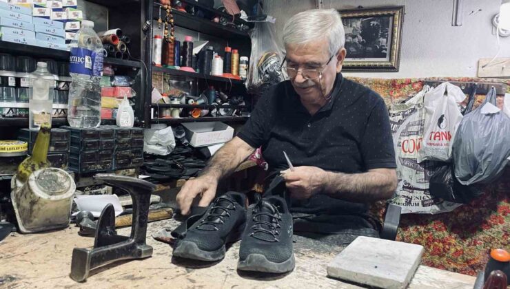 60 yıllık tecrübe: Ayakkabı tamirciliğiyle ağaran saçlar