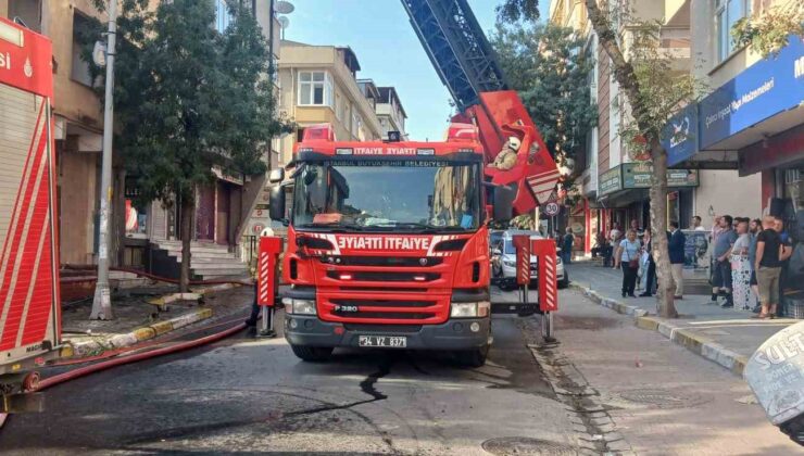 Avcılar’da metruk binadan alevler yükseldi