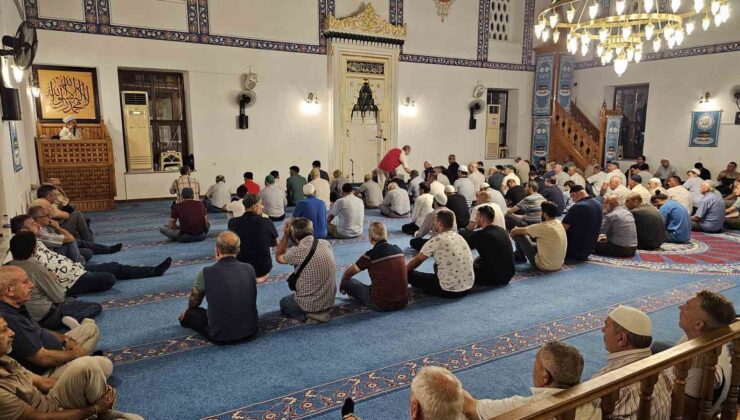 Bandırma’da Mevlid Kandili’nde camiler doldu taştı