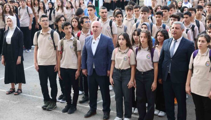 Başkan Muzaffer Bıyık, her pazartesi okulda öğrencilerle bir araya geliyor