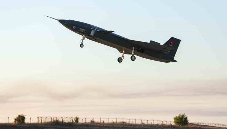 Bayraktar KIZILELMA’nın üretim prototipi ilk uçuş testini başarıyla tamamladı