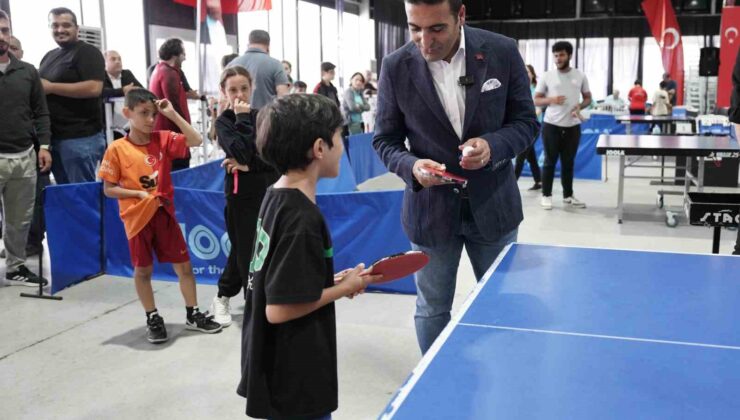 Beyoğlu’nda düzenlenen Masa Tenisi Turnuvası’nda 170 genç sporcu yarıştı