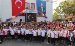 Büyükçekmece Belediye Başkanı ilk zili öğrencilerle birlikte çaldı
