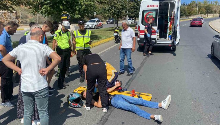 Direksiyon hakimiyetini kaybeden motosikletli kaza yaptı: 2 yaralı
