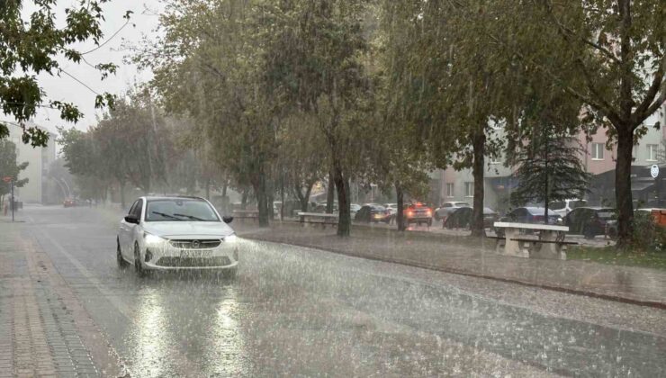 Edirne’de şiddetli yağmur zor anlar yaşattı