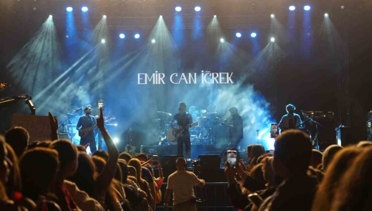 Emir Can İğrek konserinde sevenleri alana sığmadı