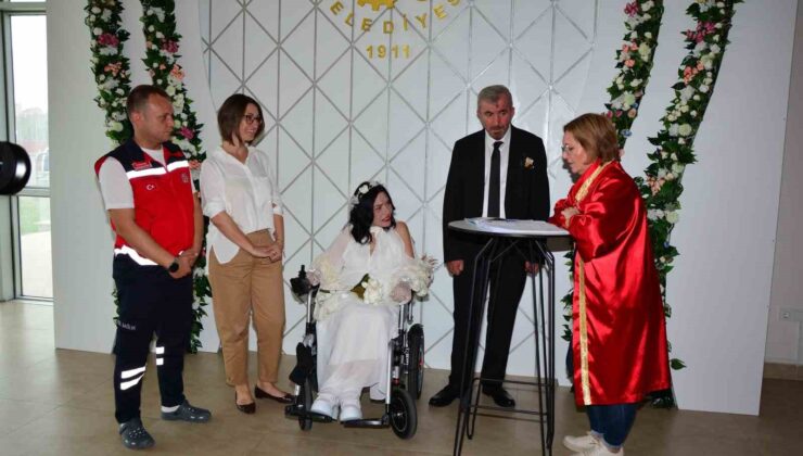 Engelli çift gerçek aşkı orada buldu: Onlar için unutulmaz bir düğün yapıldı
