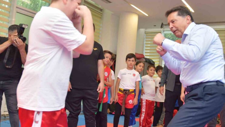 Esenyurt Belediye Başkanı Ahmet Özer’den belediyenin spor tesislerine ziyaret