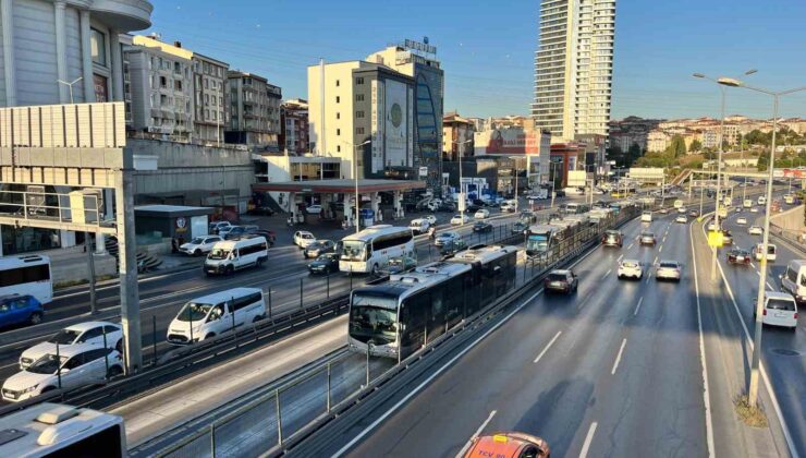 Esenyurt’ta metrobüsün tekerlekleri fırladı: Faciadan dönüldü