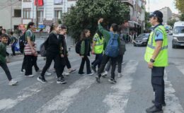 Esenyurt’ta zabıta ekipleri okul çevrelerindeki denetimleri sıklaştırdı