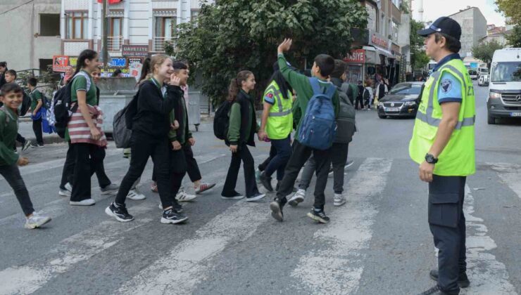 Esenyurt’ta zabıta ekipleri okul çevrelerindeki denetimleri sıklaştırdı