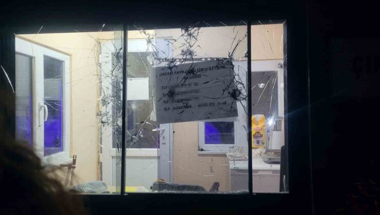 Gece vakti alkollü şekilde gittiği site sakinlerine bıçakla dehşeti yaşattı