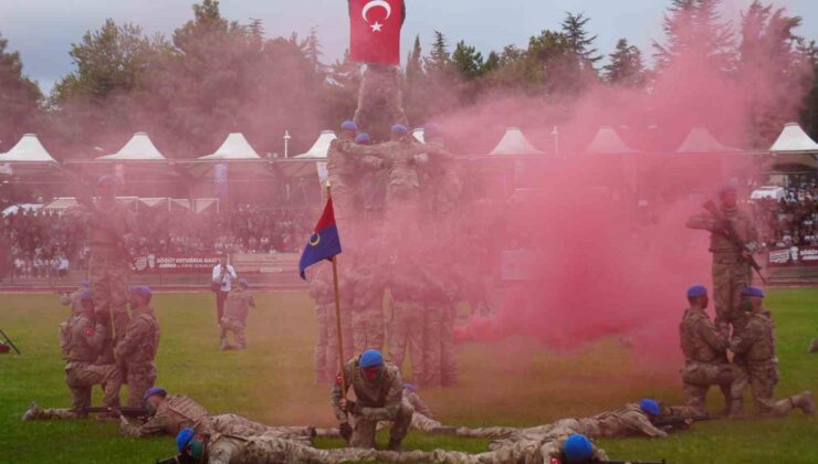 Jandarma Merasim Birliği gösterisi ayakta alkışlandı