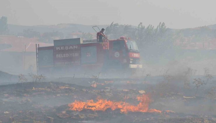 Keşan’da evlere yaklaşan yangın mahalleliyi korkuttu