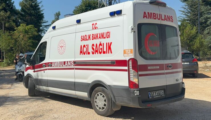 Kontrolden çıkan motosiklet 2 araca çarparak durabildi: 2 yaralı