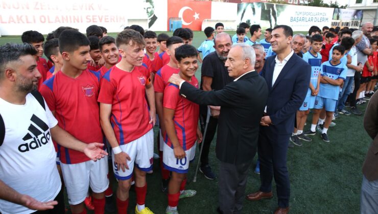 Küçükçekmece’de U14-U16 Futbol Turnuvası kupa töreni düzenlendi