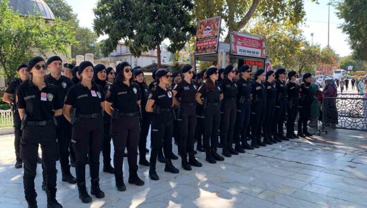 Meslektaşları şehit polis Şeyda Yılmaz için lokma dağıttı