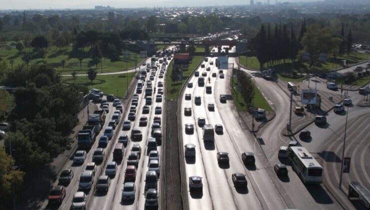 Okullar açıldı, Bursa’da yollar tıkandı