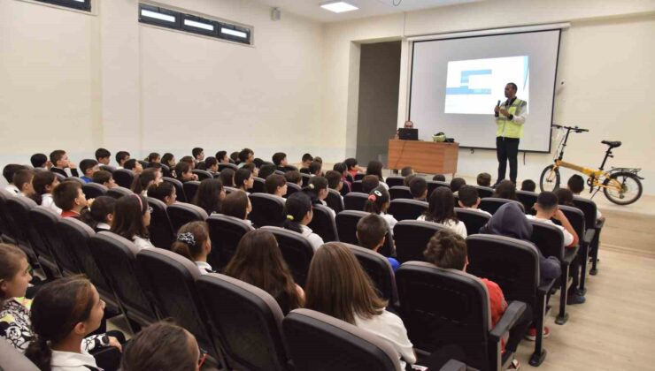 Okullarda Temel Trafik ve Bisiklet Kültürü semineri veridi