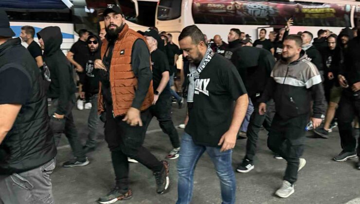 PAOK taraftarı stadyuma geldi