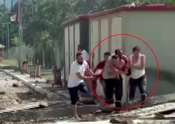 Sakarya’daki patlama sonrası ilk anlar: Yaralıyı böyle taşımışlar