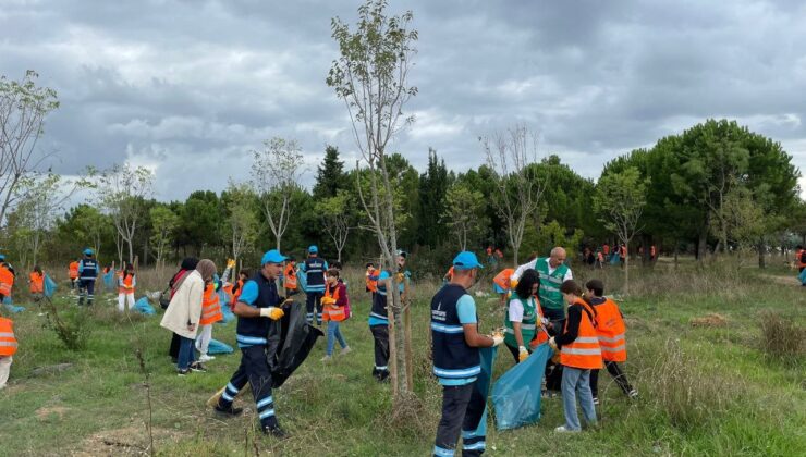 Sancaktepe Belediyesi ekipleri, Dünya Temizlik Günü’nde gönüllülerle el ele verdi