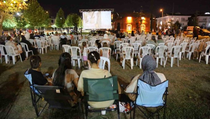 Serdivan açık hava film gösterimleri devam ediyor