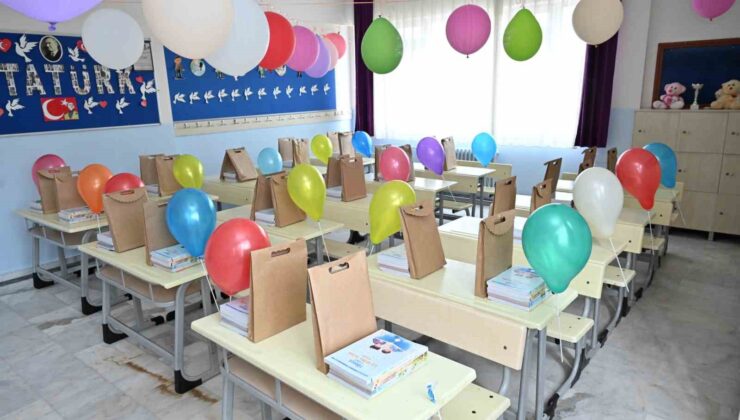 Şişli’de ilkokula yeni başlayan öğrencilere kırtasiye seti dağıtıldı