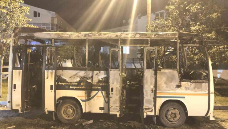 Sürücü kursu minibüsü alev topuna döndü