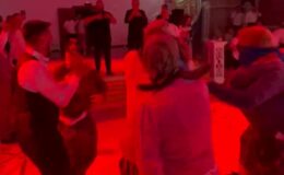 Yalova’da damadın arkadaşları kadın kılığına girerek düğünü bastı