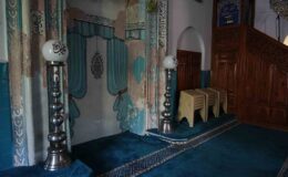 Yeni Bezzaz Camii’nin mihrabı dökülüyor