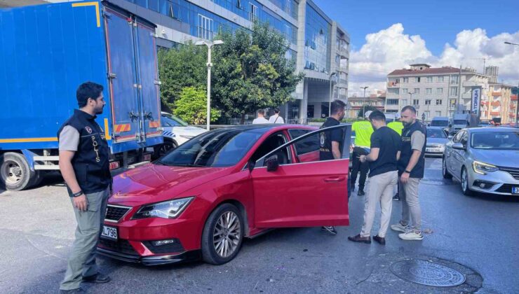 Yeni eğitim öğretim döneminde okul önlerinde polis denetimi yapıldı