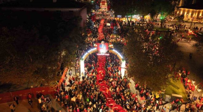 Balıkesir’de Cumhuriyet coşkusu sokaklara sığmadı