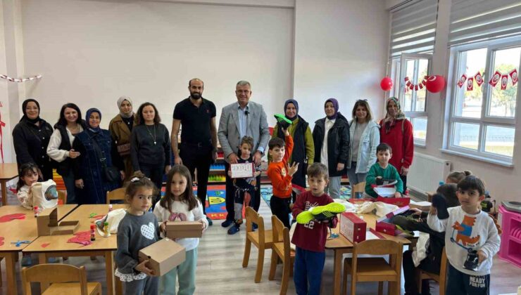 Başkan Elbi sözünü tuttu, Karabiga’daki tüm çocuklara ayakkabı hediye edildi