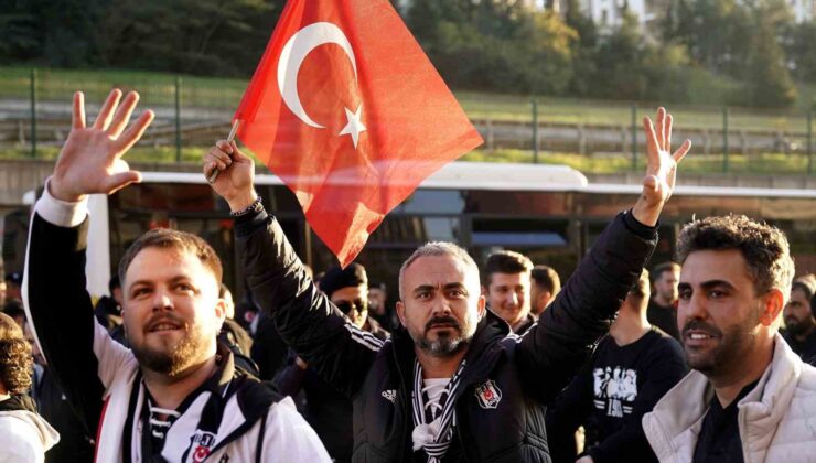 Beşiktaş taraftarı stadyuma geldi