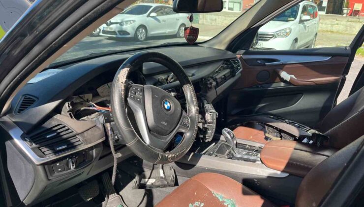 Beylikdüzü’nde maskeli hırsızlar otomobillerin camını kırıp hayalet ekran ve çanta çaldı