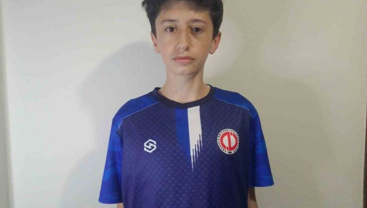 Bilecikli başarılı futbolcu 3. Lig’e transfer oldu